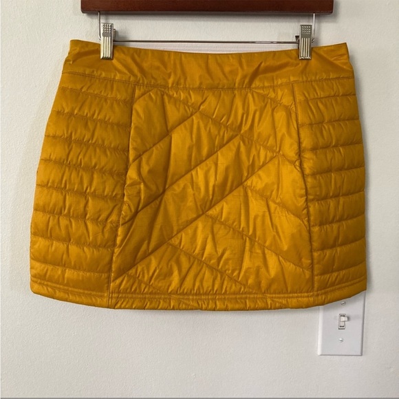 Smartwool insulated skirt.  SZ S. Yellow/gold - Picture 2 of 5
